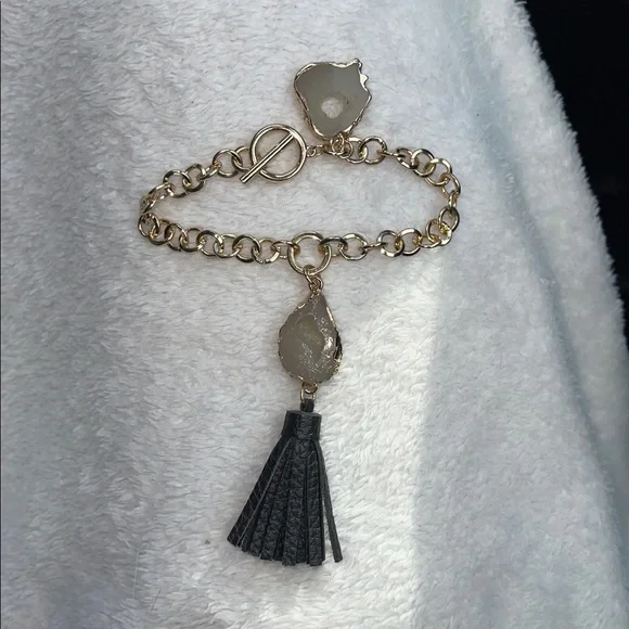 Tassel Bracelet with stone charms Daisy Fuentes nwt gold tone - Picture 2 of 6
